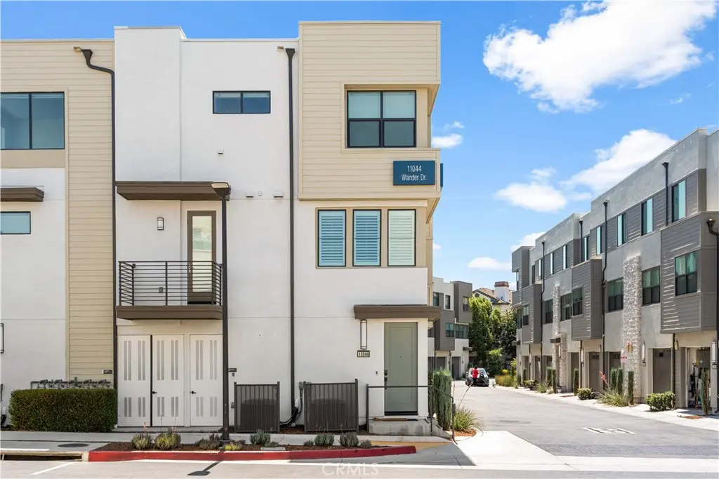 Condominium for sale at 11046 Wander, Rancho Cucamonga, CA featuring 2 beds and 2 baths