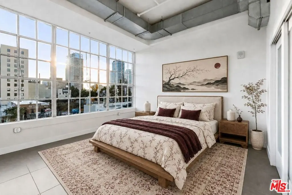 Condominium for sale at 939 S Broadway 308, Los Angeles, CA featuring 2 beds and 1 bath