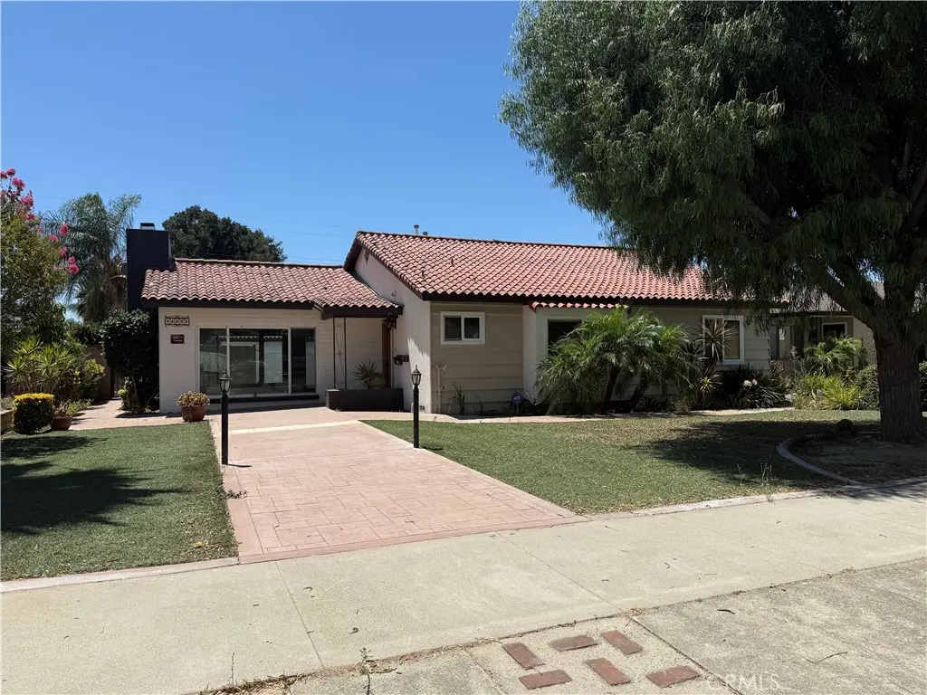 Single Family Residence for rent at 5055 Lincoln, Chino, CA featuring 3 beds and 2 baths