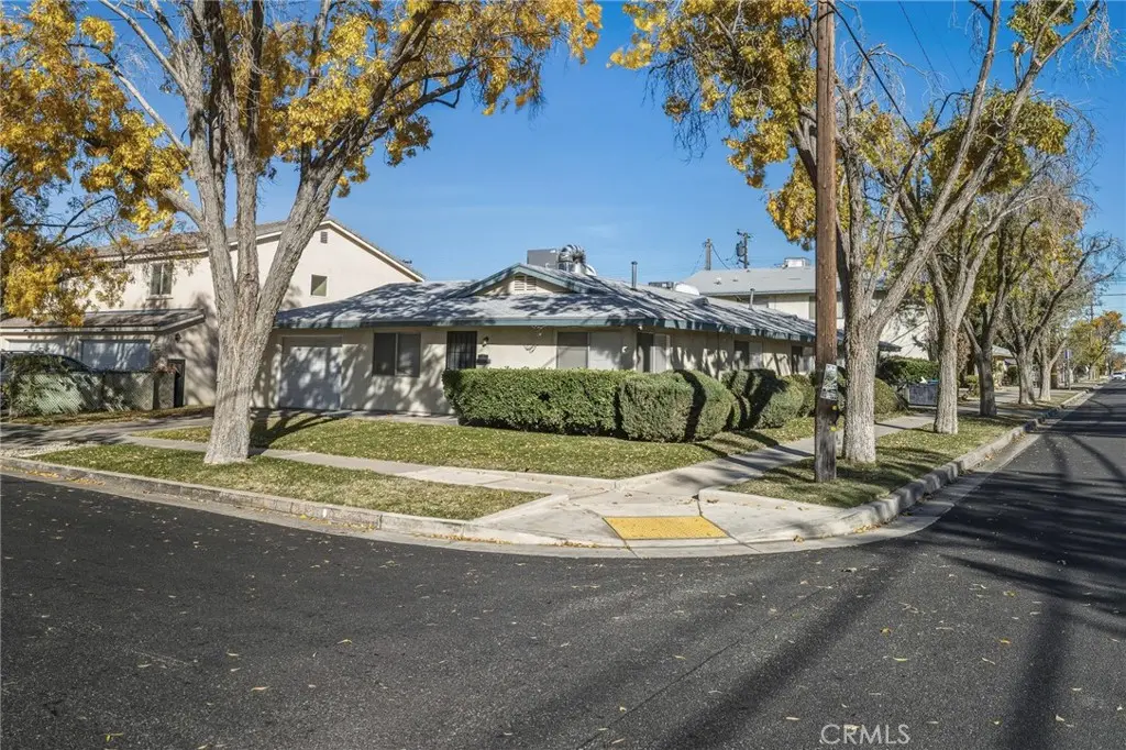 Triplex for sale at 44702 Fig Avenue, Lancaster, CA