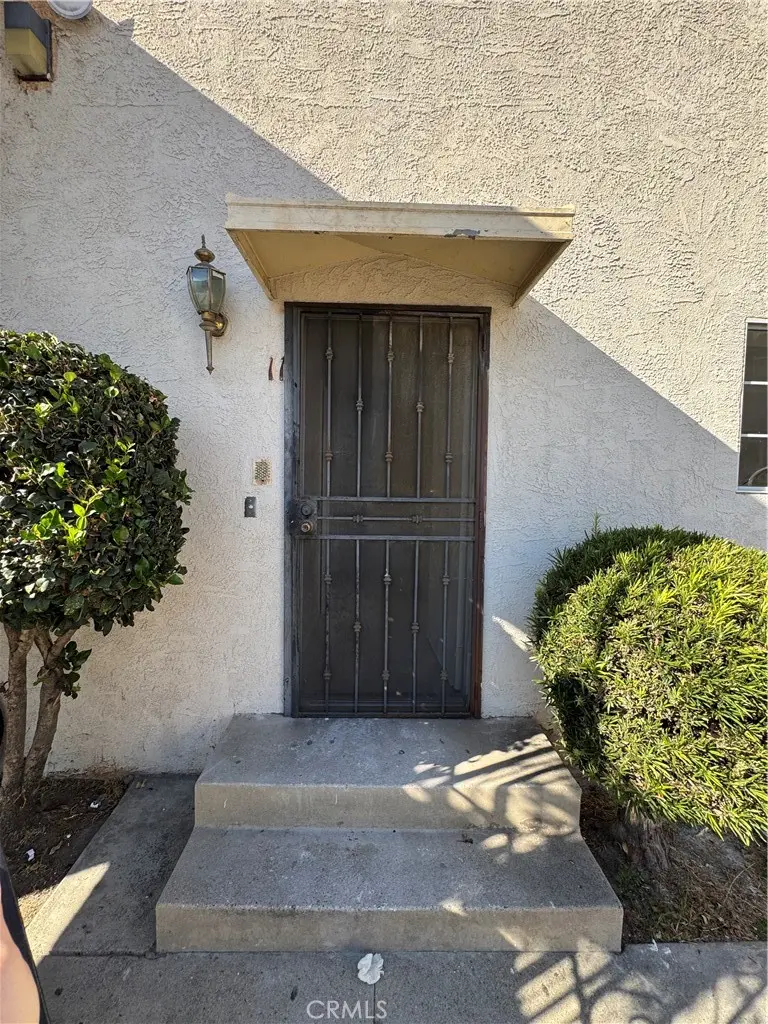 Residential Lease for rent at 921 Carob, Montebello, Los Angeles County, CA featuring 3 beds and 2 baths