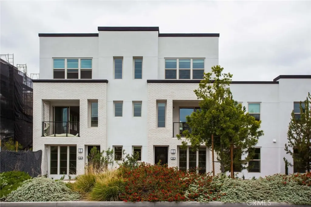 Townhouse for rent at 236 Harringay, Irvine, CA featuring 2 beds and 3 baths