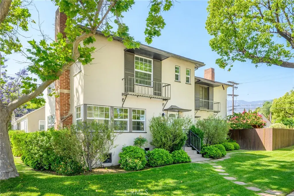 Residential Lease for rent at 1101 Norton Avenue A, Glendale, Los Angeles County, CA featuring 2 beds and 2 baths