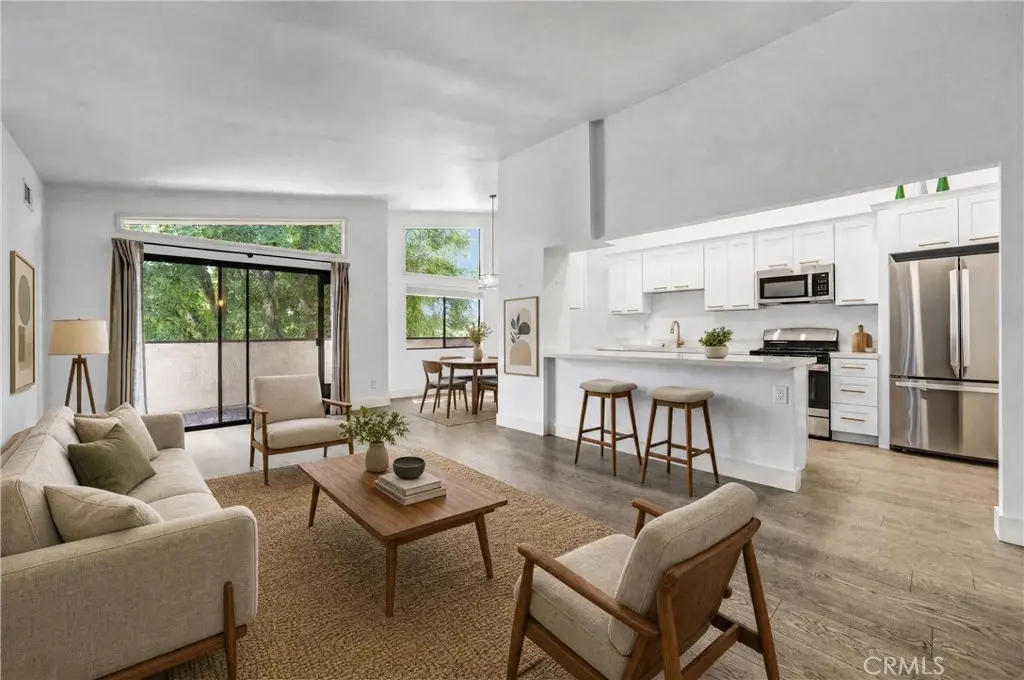 5805 Whitsett Avenue 201, Valley Village, CA — listing photo 1