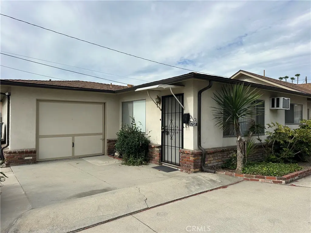 Residential Lease for rent at 6237 Oak, Temple City, Los Angeles County, CA featuring 2 beds and 1 bath