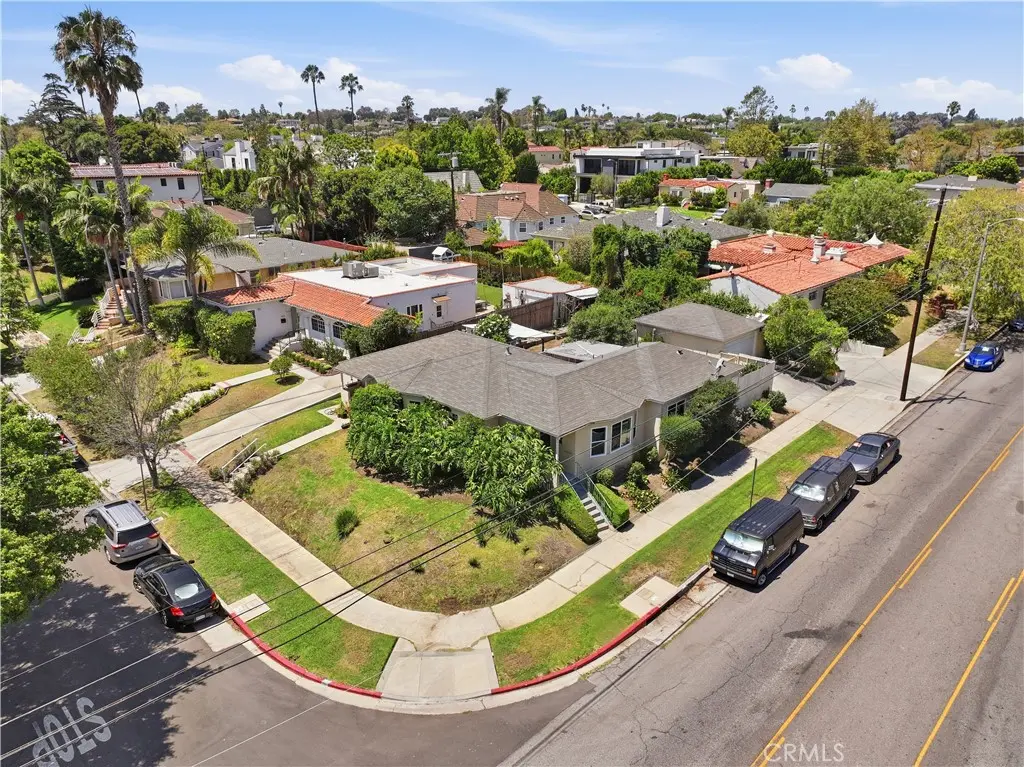 Duplex for sale at 9056 Airdrome Street, Los Angeles, CA