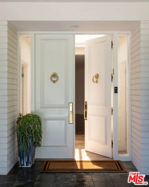 Single Family Residence for rent at 1201 Loma Vista Drive, Beverly Hills, CA featuring 4 beds and 6 baths