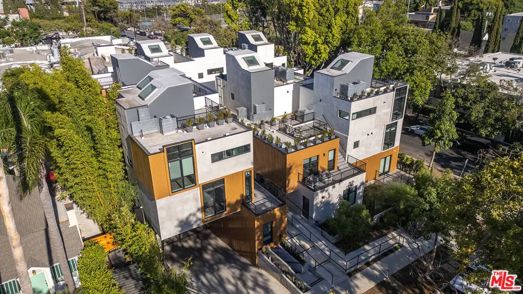 Residential Lease for rent at 1016 N Martel Avenue TH 108, West Hollywood, Los Angeles County, CA featuring 3 beds and 4 baths