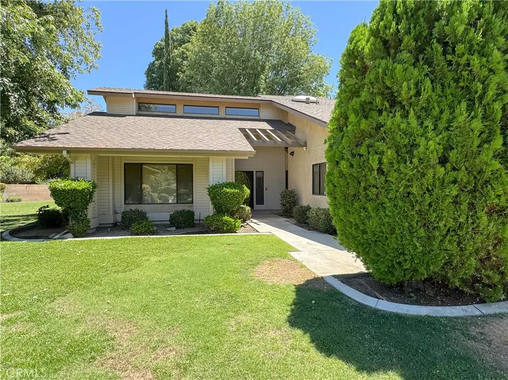 2200 El Portal Drive 9, Bakersfield, CA — listing photo 1