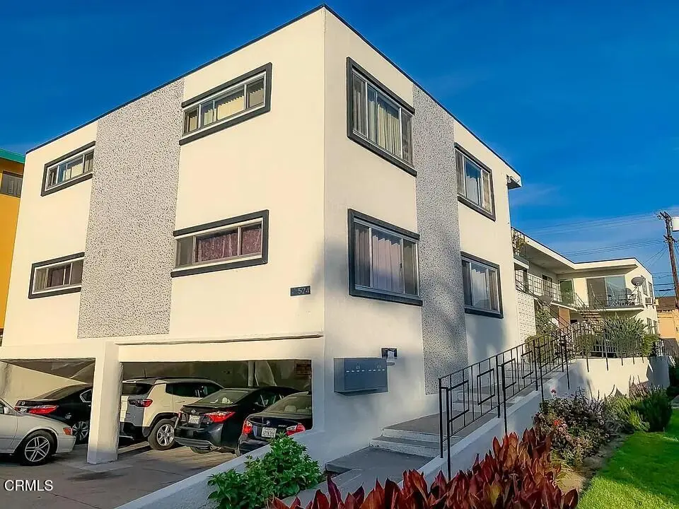 Residential Lease for rent at 524 E Palm Avenue 4, Burbank, Los Angeles County, CA featuring 2 beds and 2 baths