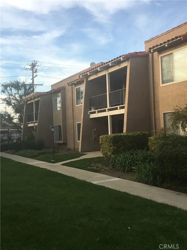 Condominium for rent at 13722 Red Hill 14, Tustin, CA featuring 1 bed and 1 bath