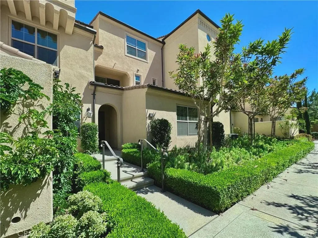 Residential Lease for rent at 129 Briarberry, Irvine, Orange County, CA featuring 3 beds and 4 baths
