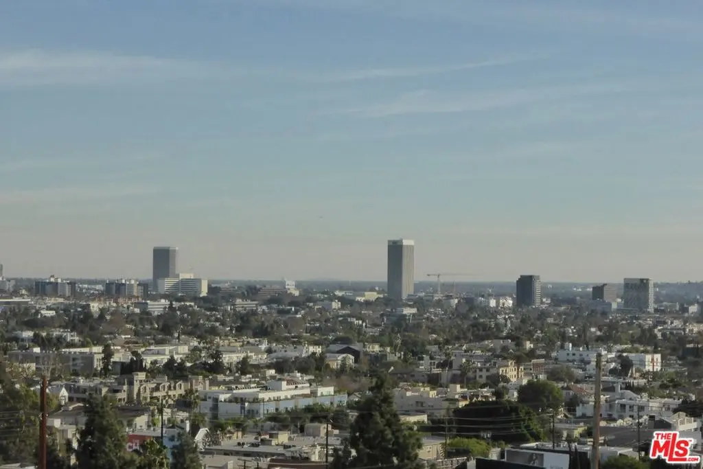 Residential Lease for rent at 1131 ALTA LOMA Road 403, West Hollywood, Los Angeles County, CA featuring 1 bed and 2 baths