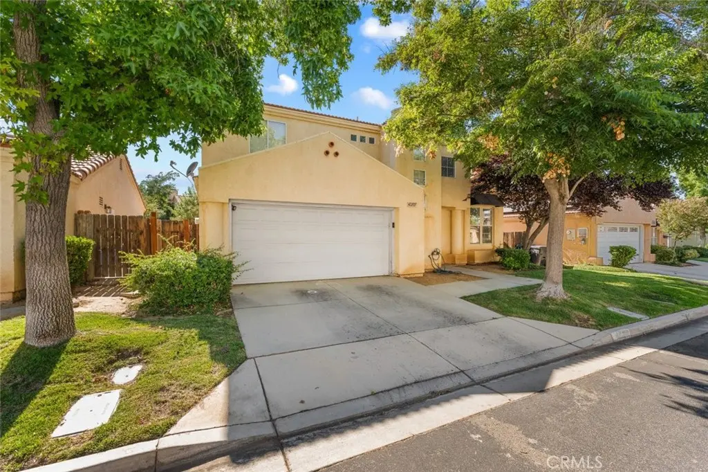 Condominium for sale at 40201 La Cota Drive, Palmdale, CA featuring 3 beds and 3 baths
