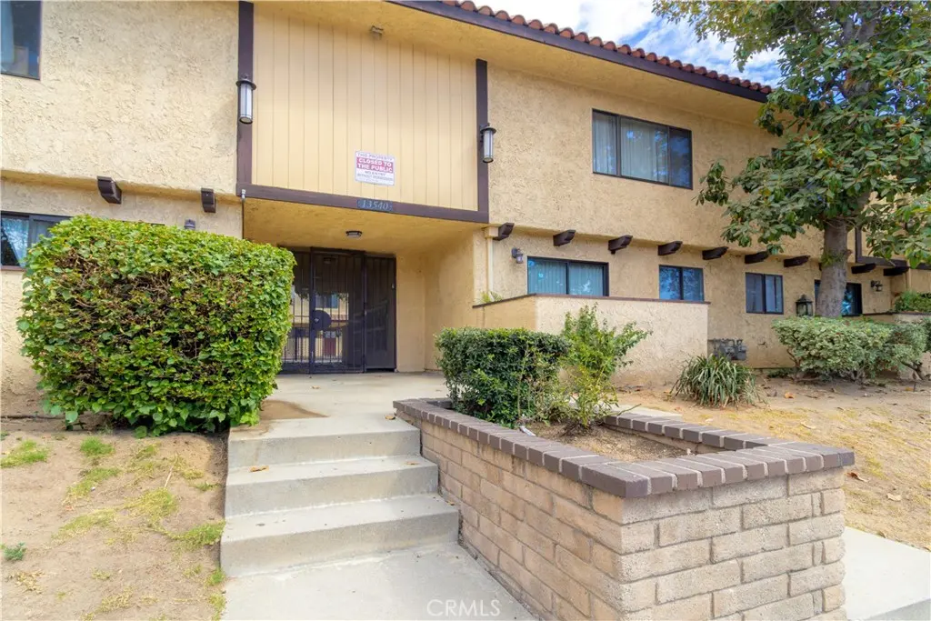Residential Lease for rent at 13540 Hubbard 26, Los Angeles, Los Angeles County, CA featuring 2 beds and 2 baths