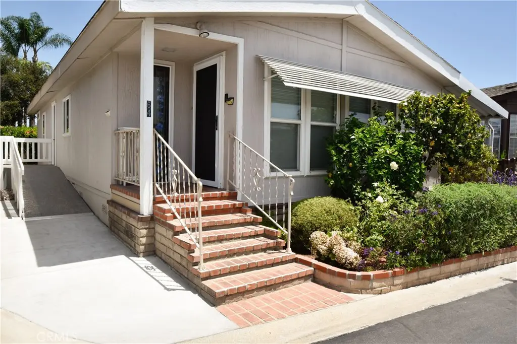 10681 Oak 64, Los Alamitos, CA — listing photo 1