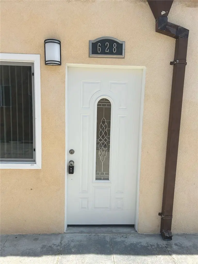 Residential Lease for rent at 628 W 59th Place, Los Angeles, Los Angeles County, CA featuring 2 beds and 2 baths