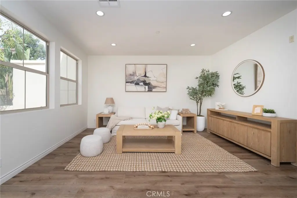 Condominium for sale at 94 Hedge Bloom, Irvine, CA featuring 3 beds and 3 baths