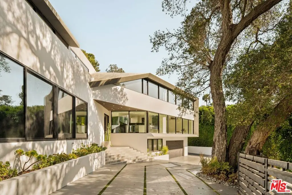 Residential Lease for rent at 2210 Bowmont Drive, Los Angeles, Los Angeles County, CA featuring 4 beds and 5 baths