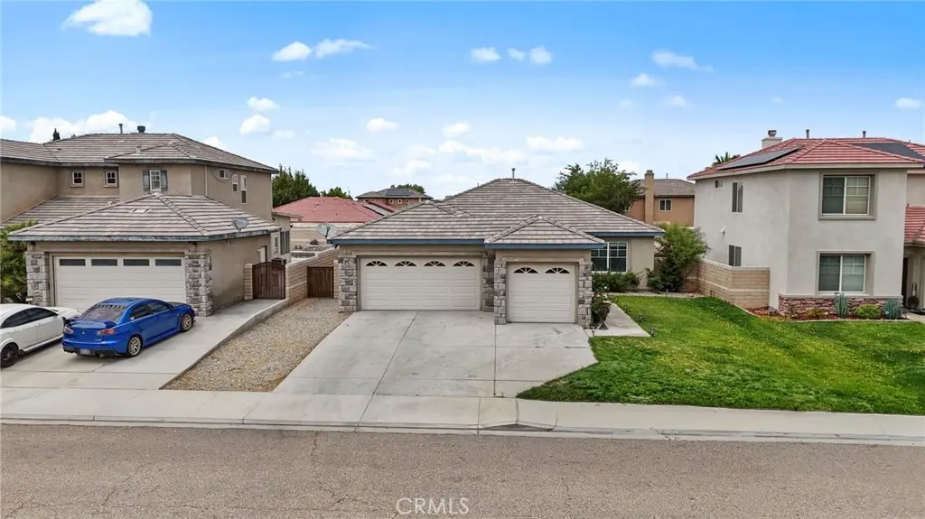 Single Family Residence for sale at 13806 Linda, Victorville, CA featuring 3 beds and 2 baths