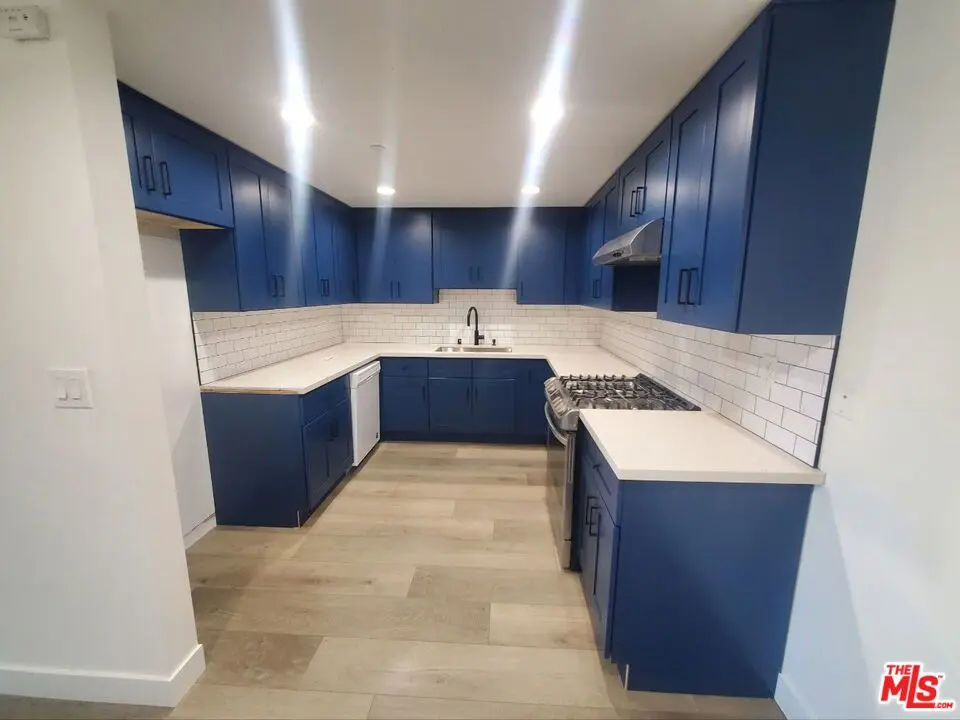 Residential Lease for rent at 1029 S Hobart Boulevard 303, Los Angeles, Los Angeles County, CA featuring 2 beds and 2 baths