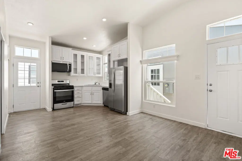 8250 Lankershim Boulevard 30, North Hollywood, CA — listing photo 1