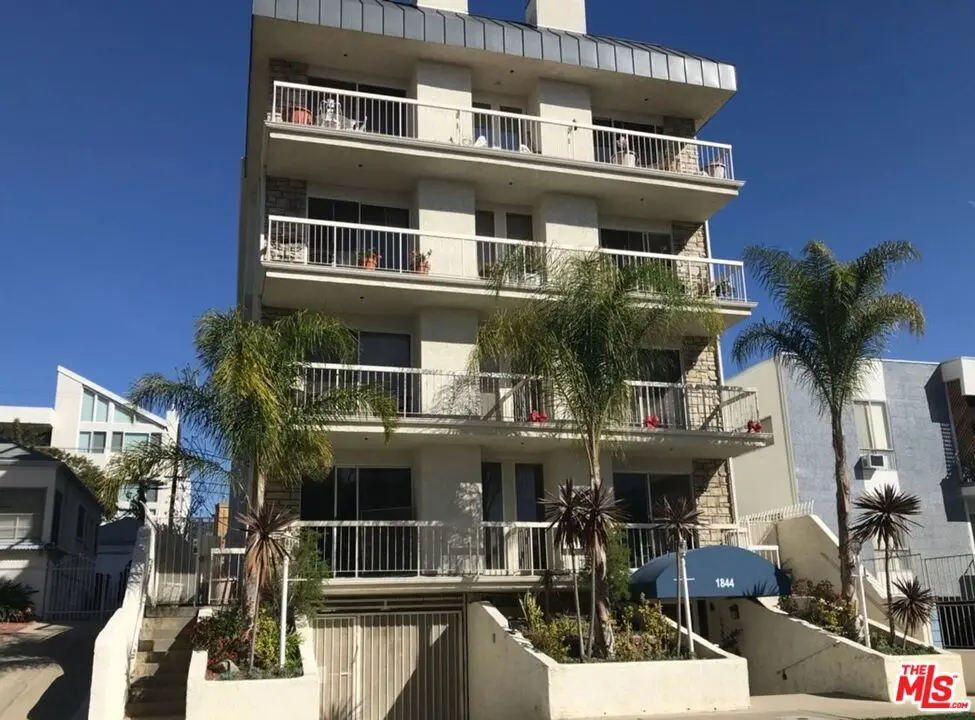 Residential Lease for rent at 1844 Thayer Avenue 202, Los Angeles, Los Angeles County, CA featuring 2 beds and 2 baths