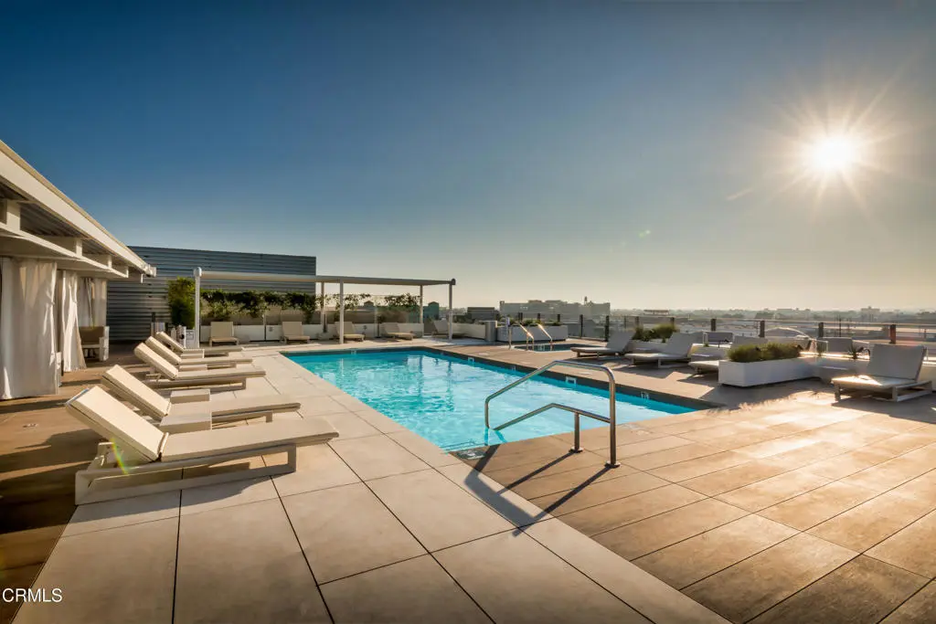 Condominium for rent at 527 Molino 124, Los Angeles, CA featuring 1 bed and 1 bath