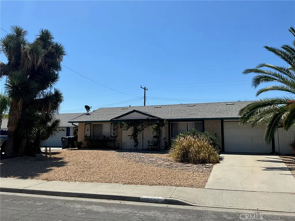 Single Family Residence for rent at 25887 Coombe Hill Drive, Menifee, CA featuring 2 beds and 1 bath