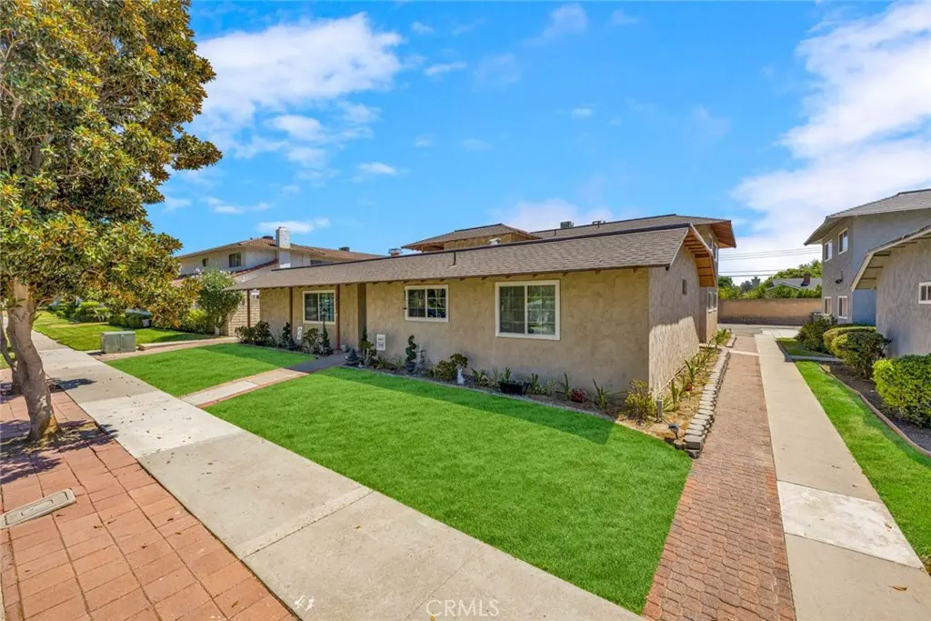Quadruplex for sale at 2808 Santiago Road, Fullerton, CA