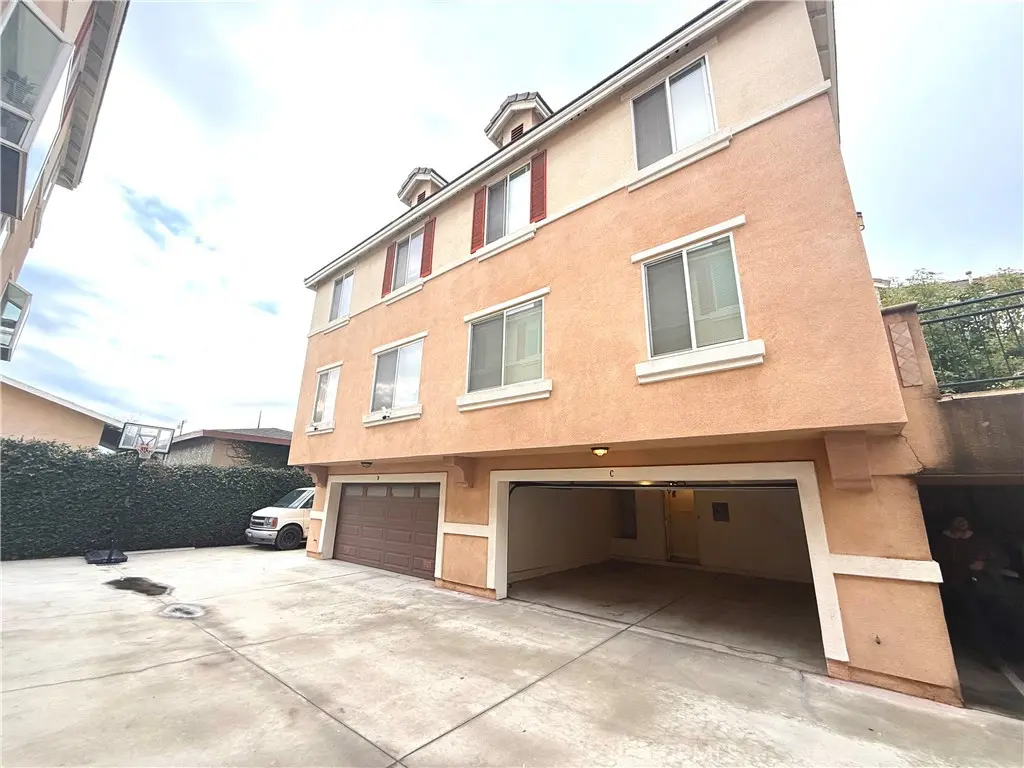 Residential Lease for rent at 3317 Del Mar Ave C, Rosemead, Los Angeles County, CA featuring 2 beds and 2 baths