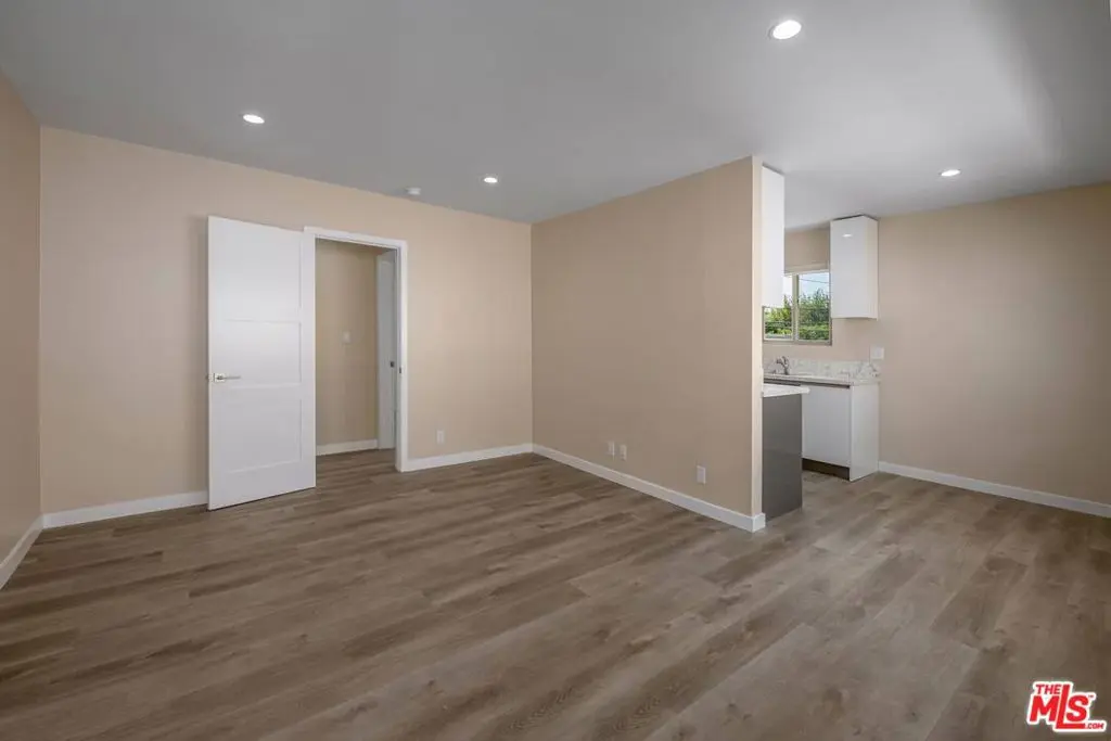 Residential Lease for rent at 1553 S Saltair Avenue 102, Los Angeles, Los Angeles County, CA featuring 1 bed and 1 bath
