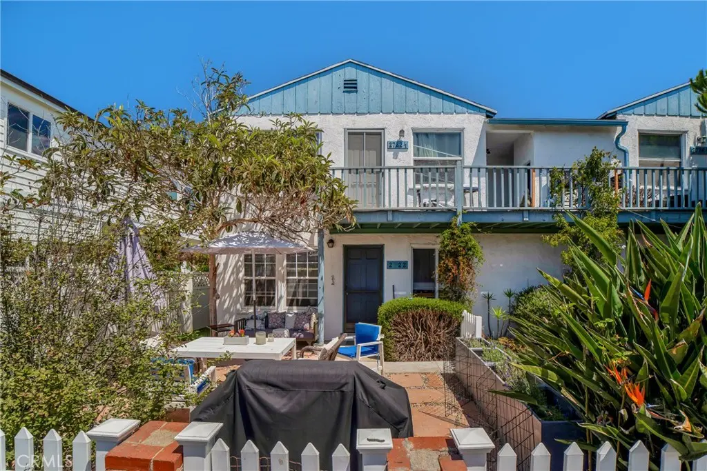 Quadruplex for sale at 2722 Grand Canal, Los Angeles, CA featuring 8 beds and 4 baths