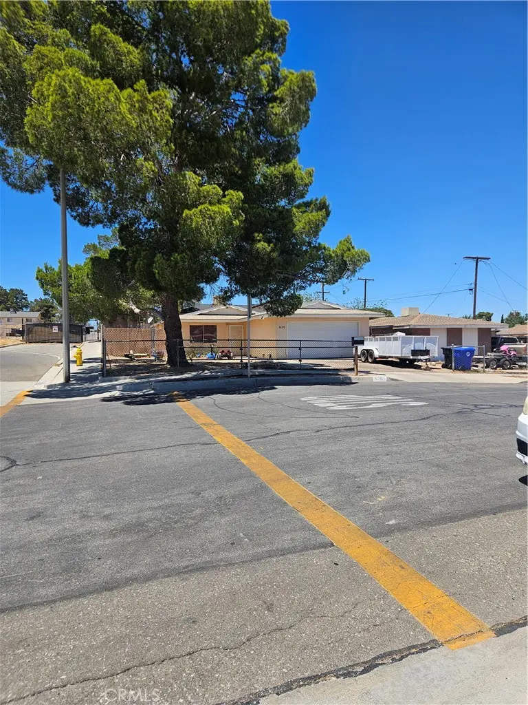 Single Family Residence for sale at 620 Sunset Court, Barstow, CA featuring 3 beds and 1 bath