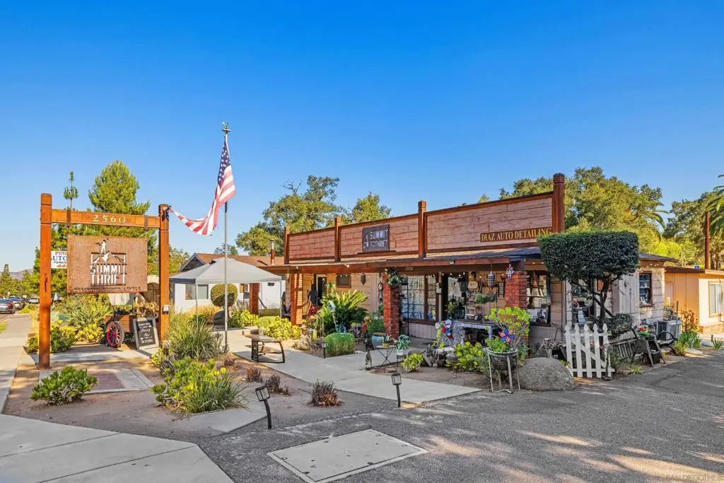 Residential Lease for rent at 2560 Alpine Blvd, Alpine, San Diego County, CA featuring 5 beds and 5 baths