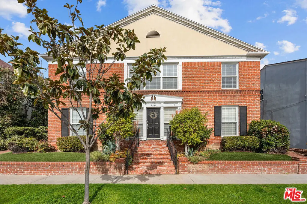 Residential Lease for rent at 9645 W Olympic Boulevard 1/2, Beverly Hills, Los Angeles County, CA featuring 2 beds and 2 baths