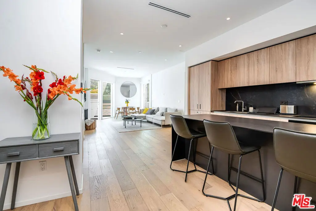 Residential Lease for rent at 1030 N Kings Road 403, West Hollywood, Los Angeles County, CA featuring 2 beds and 2 baths