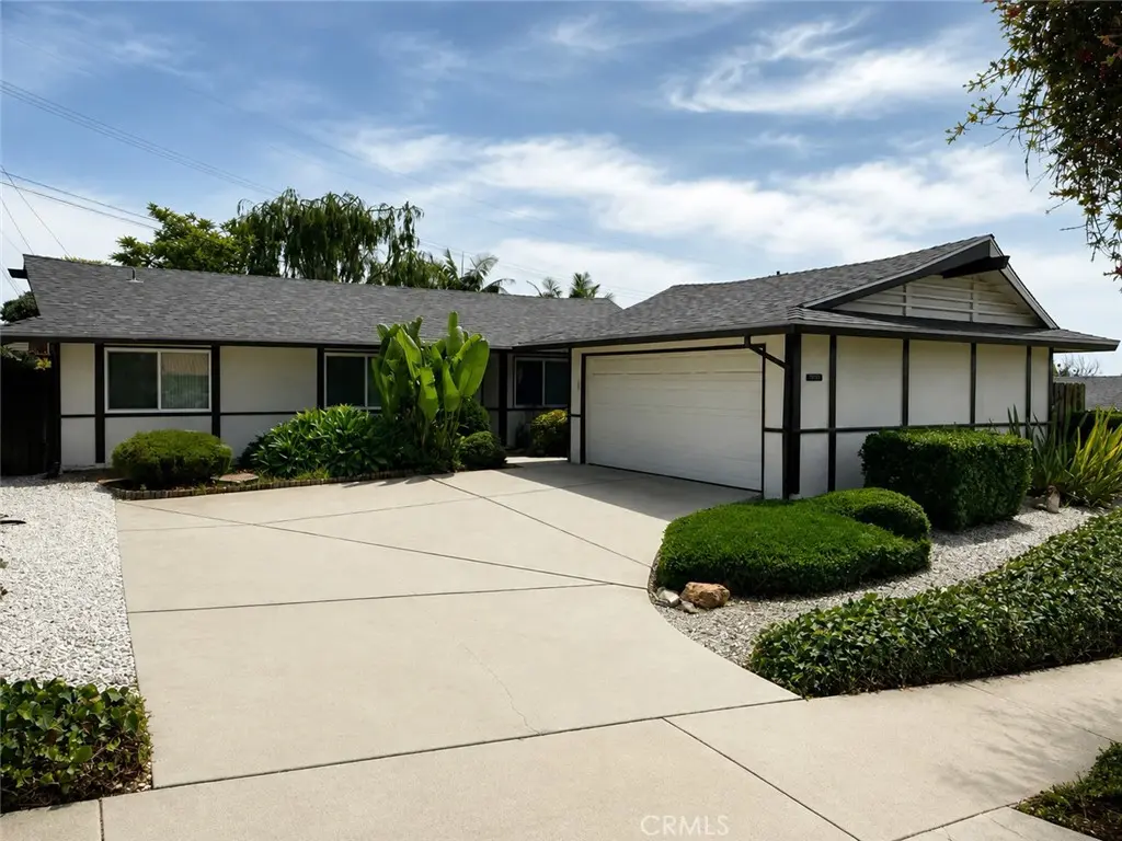 Residential Lease for rent at 7016 Lofty Grove, Rancho Palos Verdes, Los Angeles County, CA featuring 3 beds and 2 baths