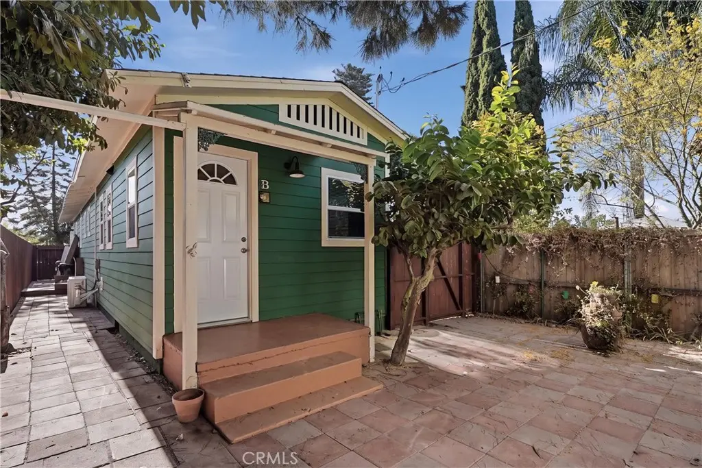 Residential Lease for rent at 1219 Hoover Street B, Los Angeles, Los Angeles County, CA featuring 1 bed and 1 bath
