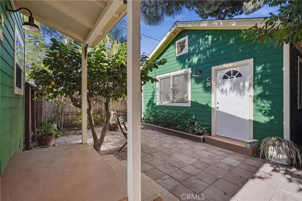 Residential Lease for rent at 1219 Hoover Street C, Los Angeles, Los Angeles County, CA featuring 1 bed and 1 bath