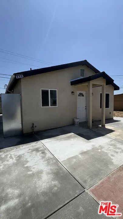 Residential Lease for rent at 806 N Grandee Avenue 808, Compton, Los Angeles County, CA featuring 2 beds and 1 bath
