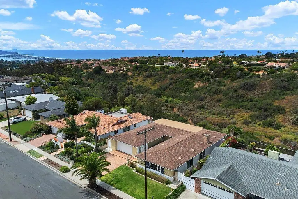 Single Family Residence for rent at 5942 Sagebrush Rd, La Jolla, CA featuring 3 beds and 3 baths