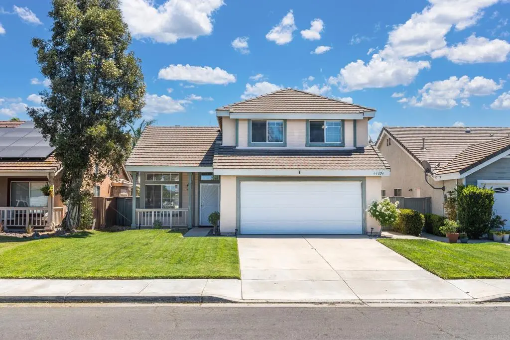 Single Family Residence for sale at 44694 Via Lucido, Temecula, CA featuring 3 beds and 3 baths