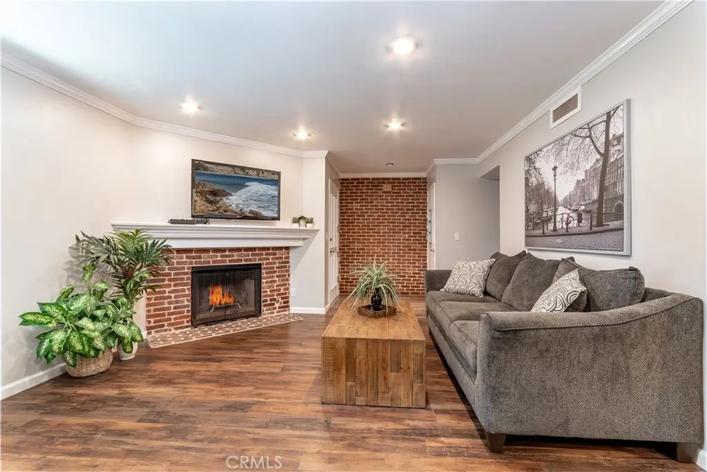 Residential Lease for rent at 6716 Clybourn Avenue 146, Los Angeles, Los Angeles County, CA featuring 2 beds and 2 baths
