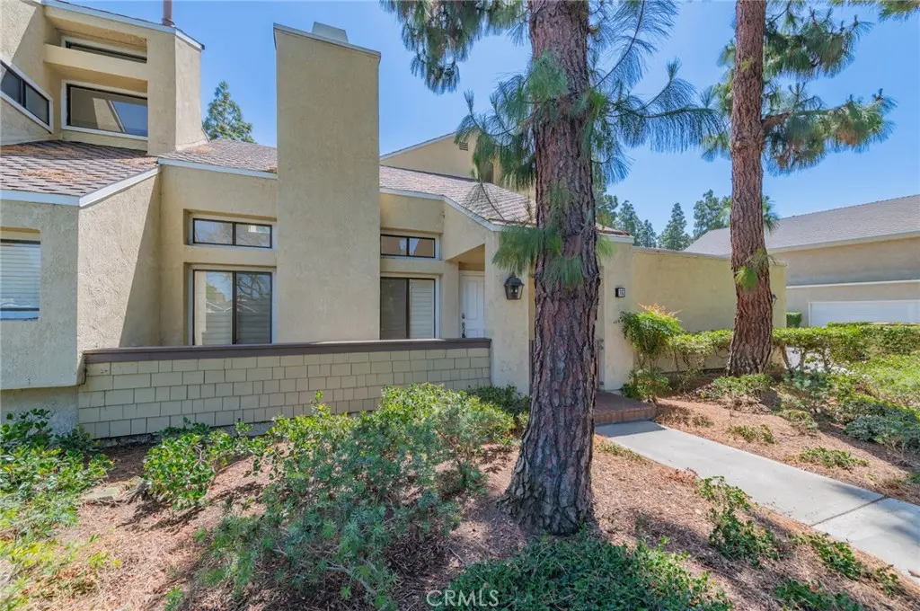 Residential Lease for rent at 16 Claret, Irvine, Orange County, CA featuring 2 beds and 2 baths