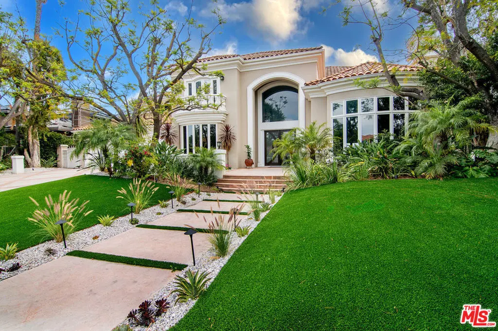 Residential Lease for rent at 25522 COLETTE Way, Calabasas, Los Angeles County, CA featuring 6 beds and 7 baths