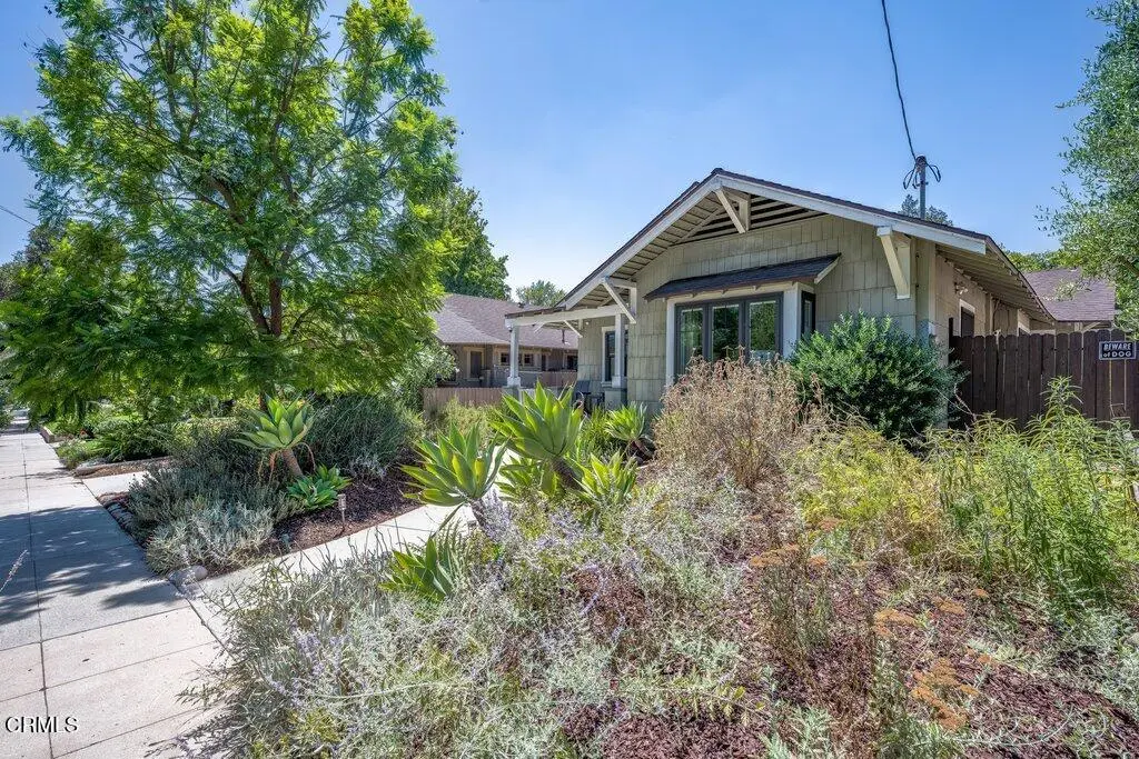 Residential Lease for rent at 961 N Michigan Avenue, Pasadena, Los Angeles County, CA featuring 2 beds and 2 baths