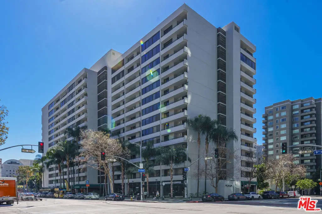 Residential Lease for rent at 600 W 9th Street 1502, Los Angeles, Los Angeles County, CA featuring 2 beds and 2 baths