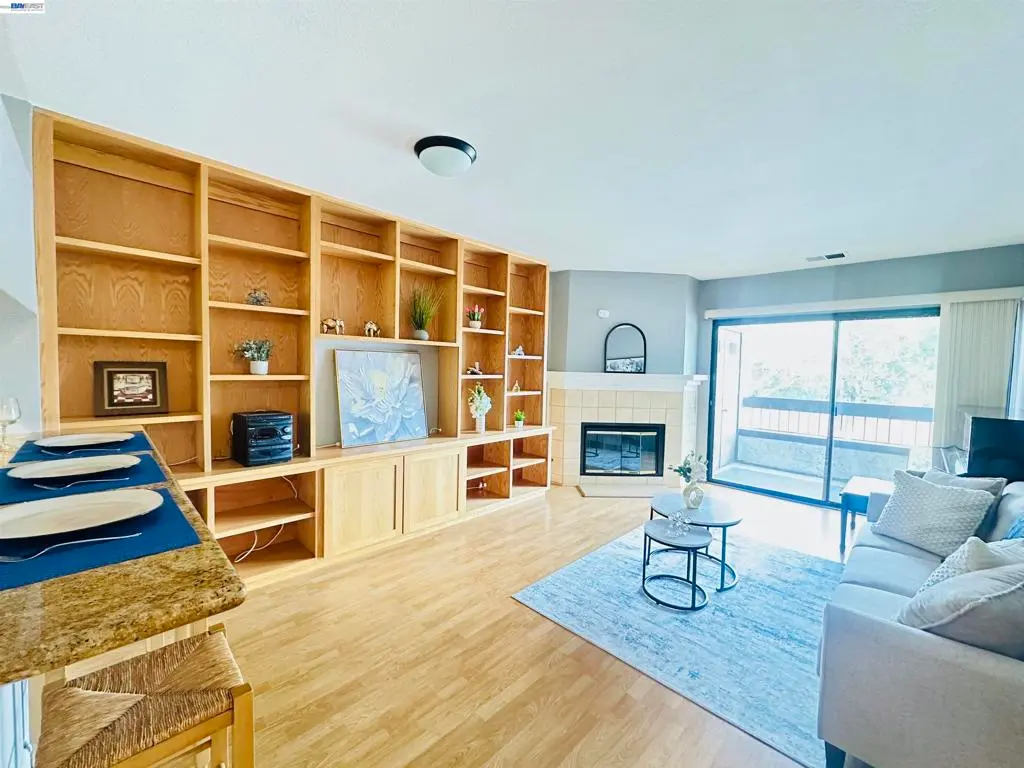 Condominium for sale at 320 N Villa Way, Walnut Creek, CA featuring 2 beds and 2 baths