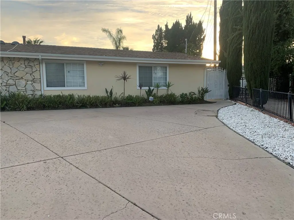 5706 Wallis Lane, Woodland Hills, CA — listing photo 1